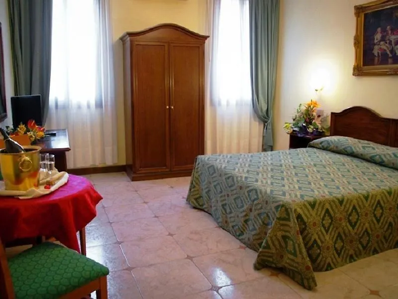 Hotel Florida Venice 2*,